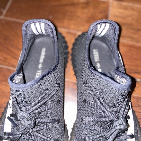 Oreo Yeezy 350 V2 - Picture 7 of 8